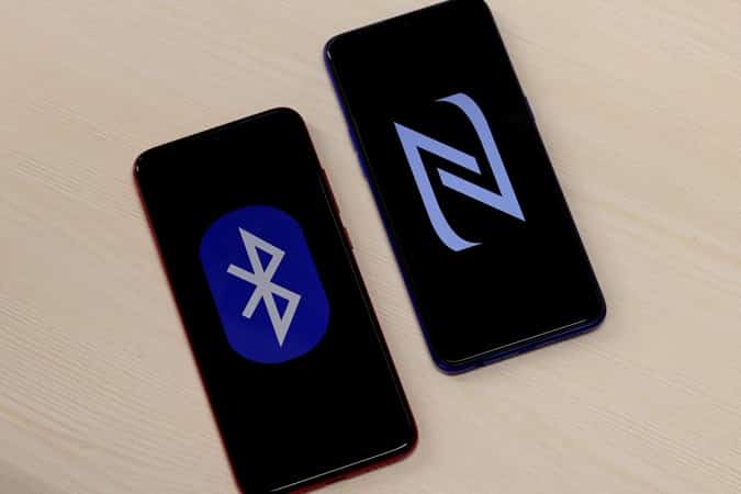صورة لـ NFC مقابل Bluetooth : ما الفرق الحقيقي وأيهما أفضل لمختلف الإستخدامات؟ | nfc-bt-min-DzTechs