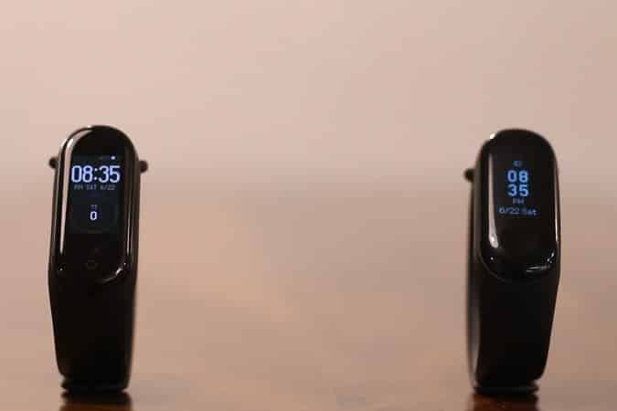 صورة لـ مُقارنة بين Mi Band 4 و Mi Band 3: هل يستحق الأمر الترقية؟ | side-by-side-min-DzTechs