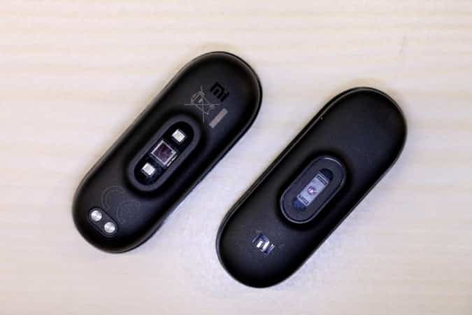 صورة لـ مُقارنة بين Mi Band 4 و Mi Band 3: هل يستحق الأمر الترقية؟ | upside-down-min-DzTechs
