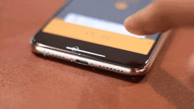 صورة لـ كيفية إخراج المياه من مكبرات الصوت على الـ iPhone بدون الأرز | water-eject-DzTechs