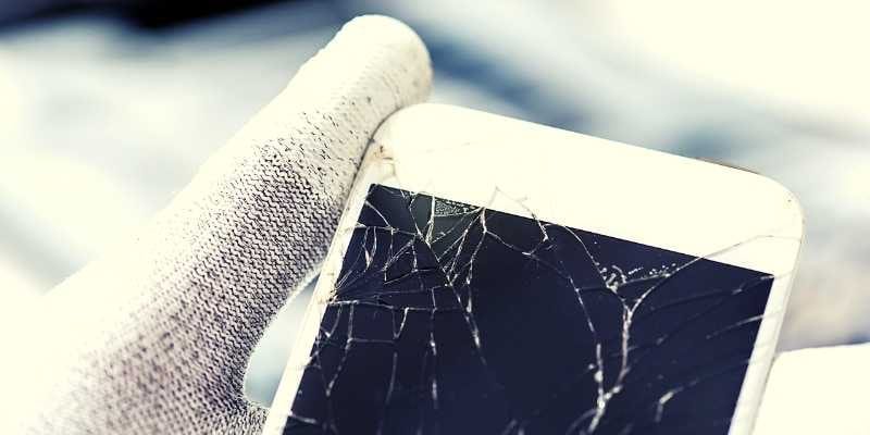 صورة لـ كيفية الوصول إلى بيانات هاتف Android مع شاشة مكسورة | Access-broken-phone-featured-image-800x400-min-DzTechs