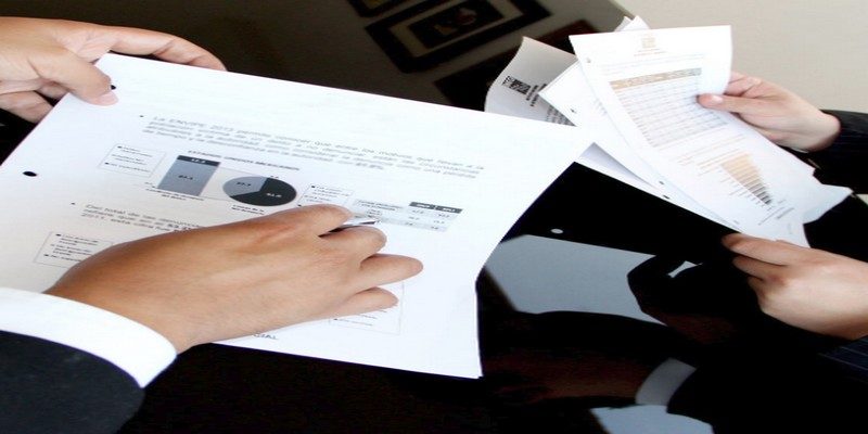 صورة لـ كيفية المقارنة بين وثيقتين من خلال محرّر مستندات Google | Compare-Featured-800x400-min-DzTechs
