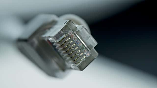 صورة لـ كيفية توصيل Nintendo Switch بمنفذ Ethernet لتحسين الإتصال | Switch-Ethernet-Cable-min-DzTechs