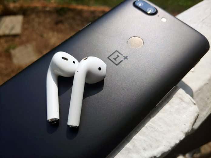 صورة لـ أفضل تطبيقات Airpods لنظام Android للحصول على تجربة مثل iPhone | AirPods-OP5T-1-696x522-min2B252812529-DzTechs
