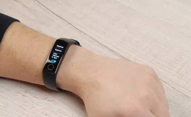 صورة لـ كيفية الحصول على وجوه ساعة مخصصة على Honor Band 5 | honor-band-5-or-xiaomi-mi-band-4-fitness-bracelets-2019-wovow.org-0011-min-DzTechs