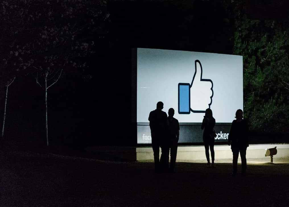 صورة لـ 5 أدوات لفهم انتهاكات الخصوصية لـ Facebook والتخلص منها | merlin_136656258_3f191fdf-09fd-4d5d-ba29-577d3253b4f4-superJumbo-min-DzTechs