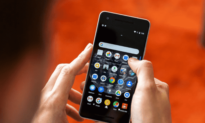 صورة لـ كيفية إزالة جميع أيقونات التطبيقات من شاشتك الرئيسية بنقرة واحدة | remove-google-search-bar-android-phone-696x419-min-DzTechs