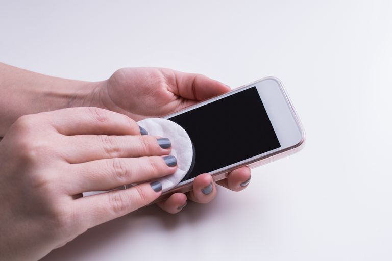 صورة لـ شاشة اللمس لا تعمل على هاتف Android؟ جرب هذه الإصلاحات | GettyImages-640354734-59a0a26eaad52b001104360d-min-DzTechs
