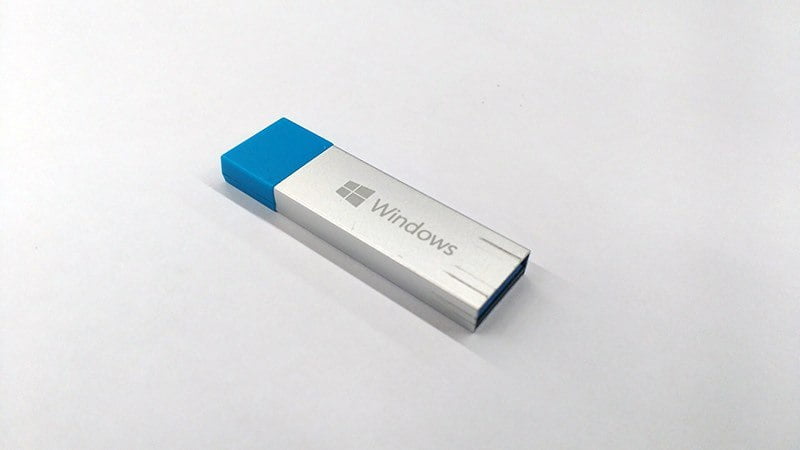 صورة لـ كيفية إنشاء USB قابل للتمهيد بدون أي برنامج لـ Windows 10 (باستخدام CMD) | Windows-10-USB-drive-bootable-DzTechs