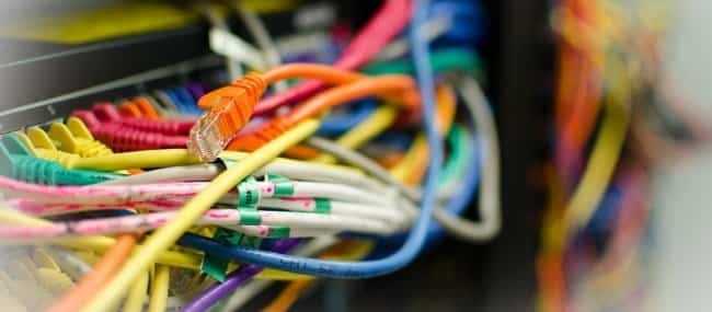 صورة لـ كيفية التحقق من عنوان IP العام باستخدام سطر الأوامر في Windows 10 | ethernet-cables-header-min-DzTechs