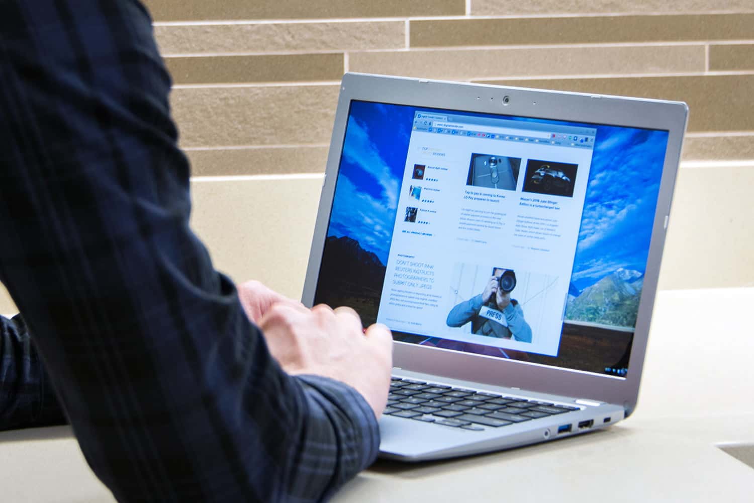 صورة لـ أفضل 5 تطبيقات لإدارة الحافظة على Chromebook لزيادة الإنتاجية | toshiba-chromebook-2-cb35-hero2-min-DzTechs