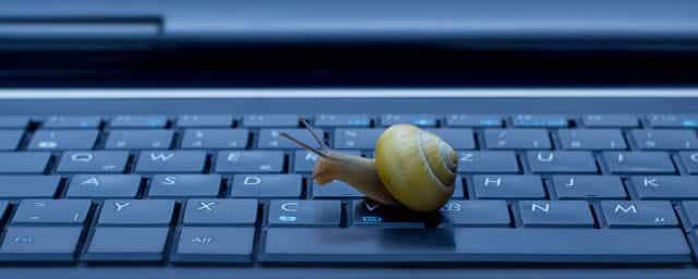 صورة لـ أسباب قد تجعلك ترغب في إعادة تثبيت macOS وكيفية عمل ذلك | dual-boot-or-virtual-machine-slow-min-DzTechs