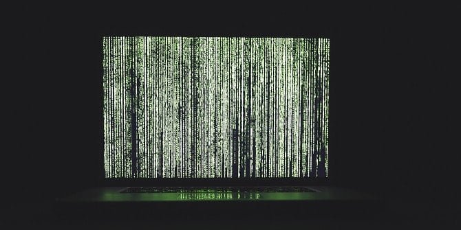 صورة لـ 10 من أشهر وأفضل القراصنة والهاكر في العالم (وقصصهم الرائعة) | hacker-in-the-matrix-laptop-min-DzTechs