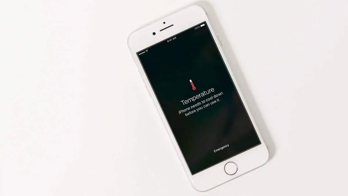 صورة لـ الـ iPhone أو الـ iPad ساخن جدًا؟ إليك لماذا وكيف يمكنك اصلاحه | how_to_cool_down_hot_iphone_warning_1200home-min-DzTechs