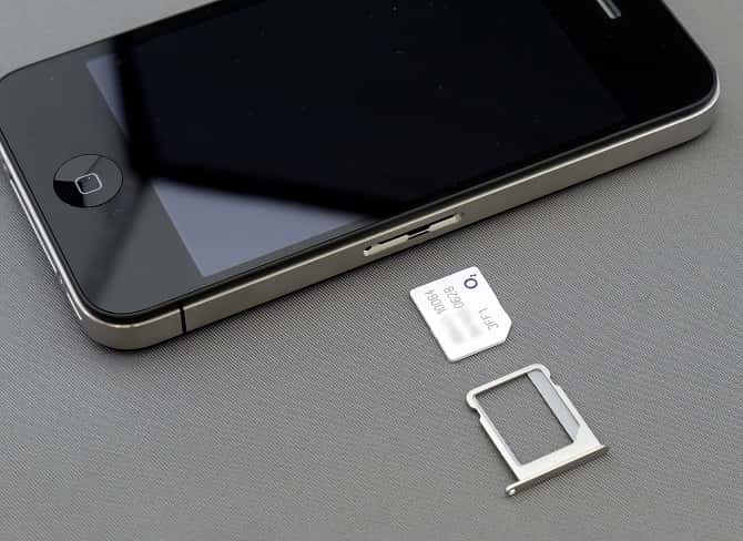 صورة لـ هل ترغب في ترقية هاتفك الذكي؟ أسئلة عليك طرحها قبل أن تفعل ذلك | smartphone-with-sim-card-min-DzTechs