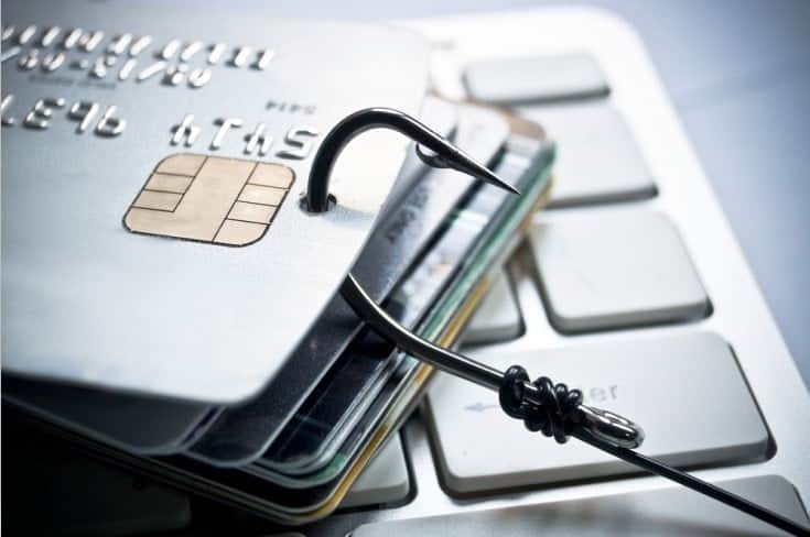 صورة لـ كيف يعمل الاحتيال على بطاقات الائتمان وكيف تبقى آمن | Credit-Card-Fraud1-min-DzTechs