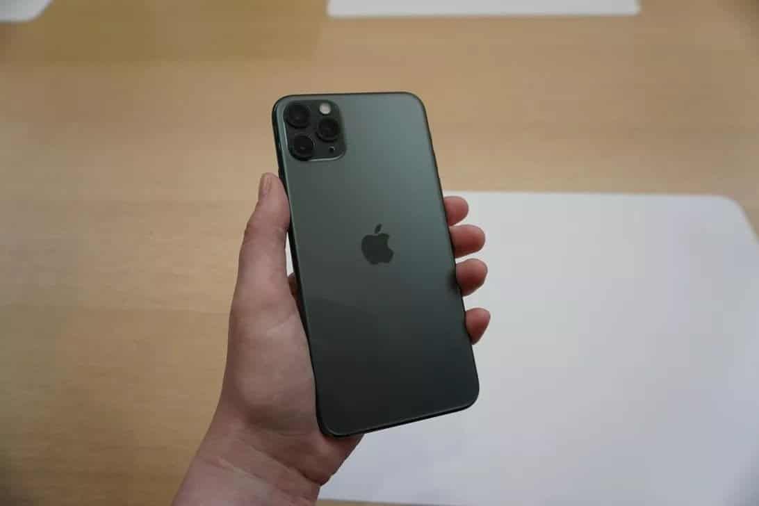 صورة لـ أيُ iPhone هو الأفضل لك؟ العثور على iPhone المناسب لاحتياجاتك تمامًا | Iphone2BPro-min-DzTechs