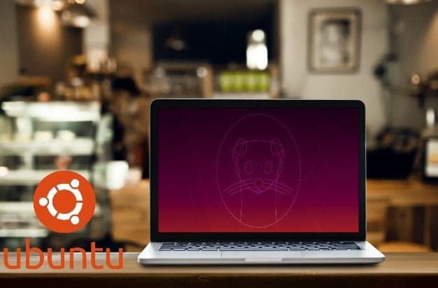 صورة لـ كيفية مشاركة الشاشة والوسائط على Ubuntu 19.10 | laptop-table-with-coffee-shop-background_28668-62-min-DzTechs