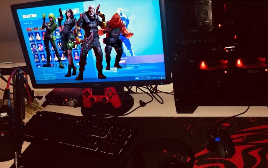 صورة لـ أفضل أجهزة الكمبيوتر للألعاب لتشغيل Fortnite (الرخيصة والمُميزة الأداء) | Fortnite_battle-pass_chapter-2_chapter-2-skins_Carousel_4-latest-2016x1642-09afe8e52d66e214ae3112429dda193a40adaec9-min-DzTechs