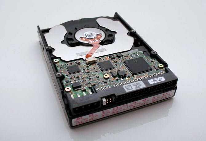 صورة لـ طرق بسيطة ومجانية لتحسين أمان بياناتك | ImproveSecurity-Encrypt-Hard-Drive-min-DzTechs