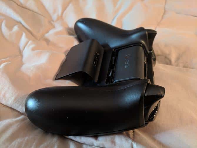 صورة لـ جهاز تحكم Xbox One لا يعمل؟ هنا نصائح حول كيفية اصلاحه! | Xbox_One_Controller_Battery_Compartment-IGnO3Ffs-DzTechs