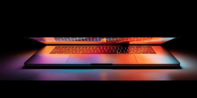 صورة لـ كيفية تكوين الـ Mac يدويًا لمنعه من التحويل إلى وضع السكون: 5 طرق لعمل ذلك | cooling_macbook_pro-1kvbyFfs-DzTechs