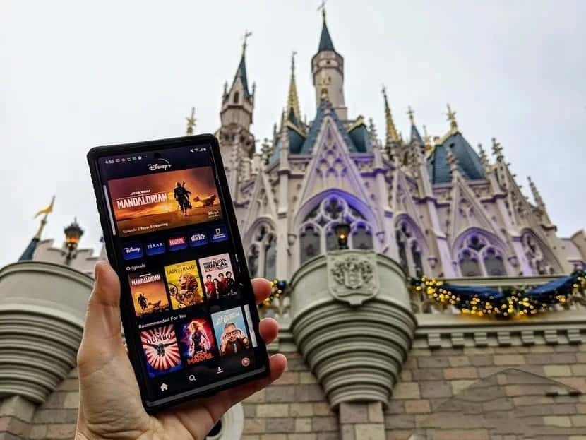 صورة لـ أفضل النصائح والحيل والميزات على Disney+ | disney_plus_note_10_plus_cinderella_castle-TwsUiFfs-DzTechs