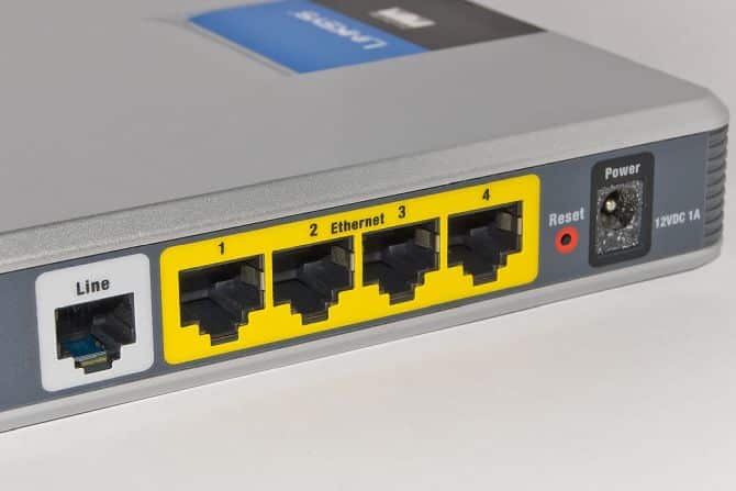 صورة لـ أسباب إعداد شبكة الضيف على جهاز التوجيه الخاص بك | router-ports2-min-DzTechs