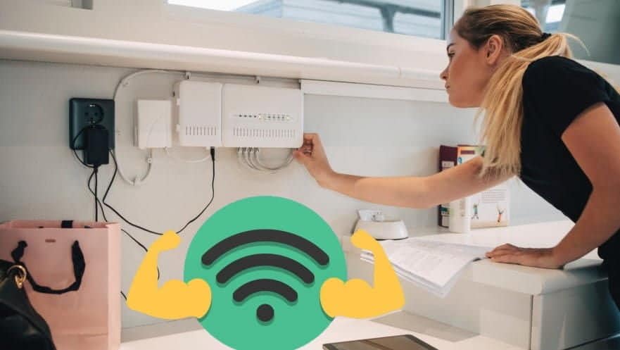 صورة لـ كيفية تعزيز وتحسين إشارة Wi-Fi وتوسيع نطاق الشبكة | boost_your_wi_fi_signal_to_get_the_most_out_of_your_high_speed_internet_connection_hero_944229140-ampjZFfs-DzTechs