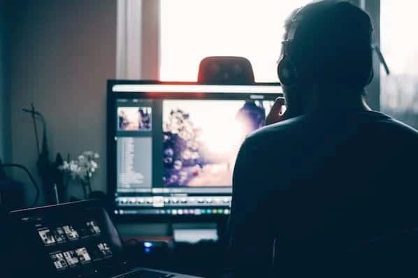 صورة لـ أفضل التطبيقات لتحويل ملفات الصوت والفيديو على نظام Linux | how_to_edit_youtube_videos__1_-NXG59Ffs-DzTechs