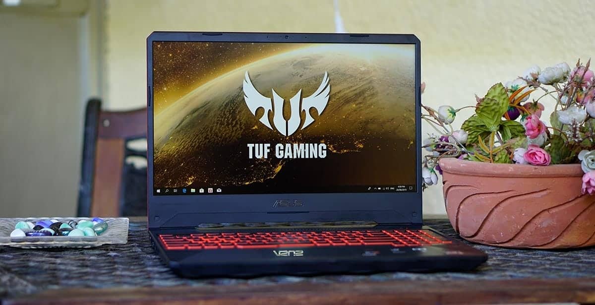 صورة لـ مراجعة Asus TUF Gaming FX505DY: كمبيوتر محمول للألعاب عصري مع بعض المحاذير | ASUS_TUF_Gaming_FX505DY_Review_Cover-x0KDkLfs-DzTechs