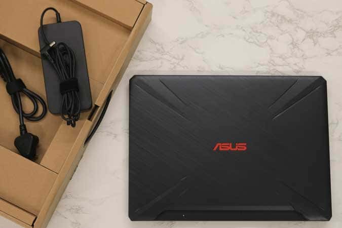 صورة لـ مراجعة Asus TUF Gaming FX505DY: كمبيوتر محمول للألعاب عصري مع بعض المحاذير | box-FxTDkLfs-DzTechs