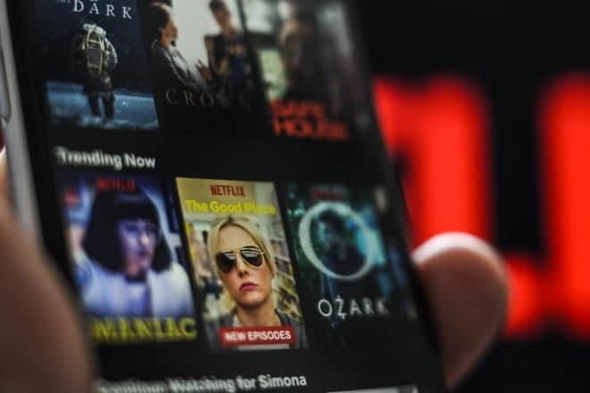 صورة لـ كيفية التحقق من جودة أي فيلم قبل تنزيله | https___hypebeast.com_image_2019_12_netflix_testing_new_automatic_download_feature_001-pAlTpIfs-DzTechs