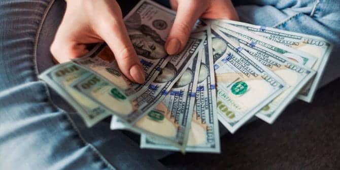صورة لـ كيف تقرر ما إذا كان عليك شراء iPad أو MacBook | make_money_taskrabbit_670x335-fUn2uLfs-DzTechs