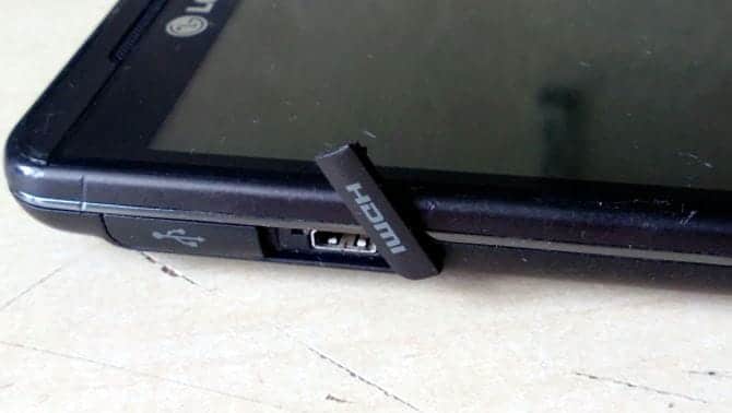 صورة لـ كيفية توصيل هاتف Android بالتلفزيون: أفضل الطرق التي تعمل (وليس فقط HDMI) | muo_android_hdmi_phone-g1XjXIfs-DzTechs