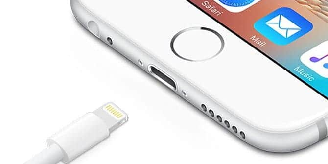 صورة لـ هل لا يتعرف iTunes على iPhone بعد توصيله بالكمبيوتر؟ هنا الإصلاحات | itunes_not_recognizing_iphone_lightning_port-1x7PiJfs-DzTechs