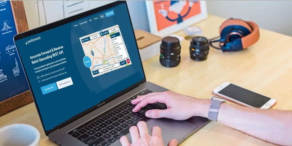 صورة لـ الحصول على المزايا المفيدة للترميز الجغرافي باستخدام API Positionstack | scrape_websites-LkmoxJfs-DzTechs
