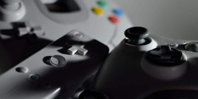 صورة لـ كيفية توصيل جهاز التحكم (يد التحكم) في الألعاب بـ iPad أو iPhone | video_games_controllers_670x335-ccdOfJfs-DzTechs
