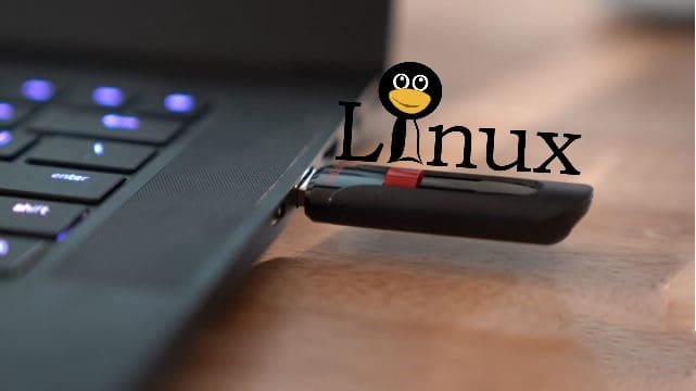 صورة لـ أفضل توزيعات Linux لتثبيتها على محرك USB وتشغيلها على أي كمبيوتر | Plug_in_USB_640x360-2J70zSfs-DzTechs