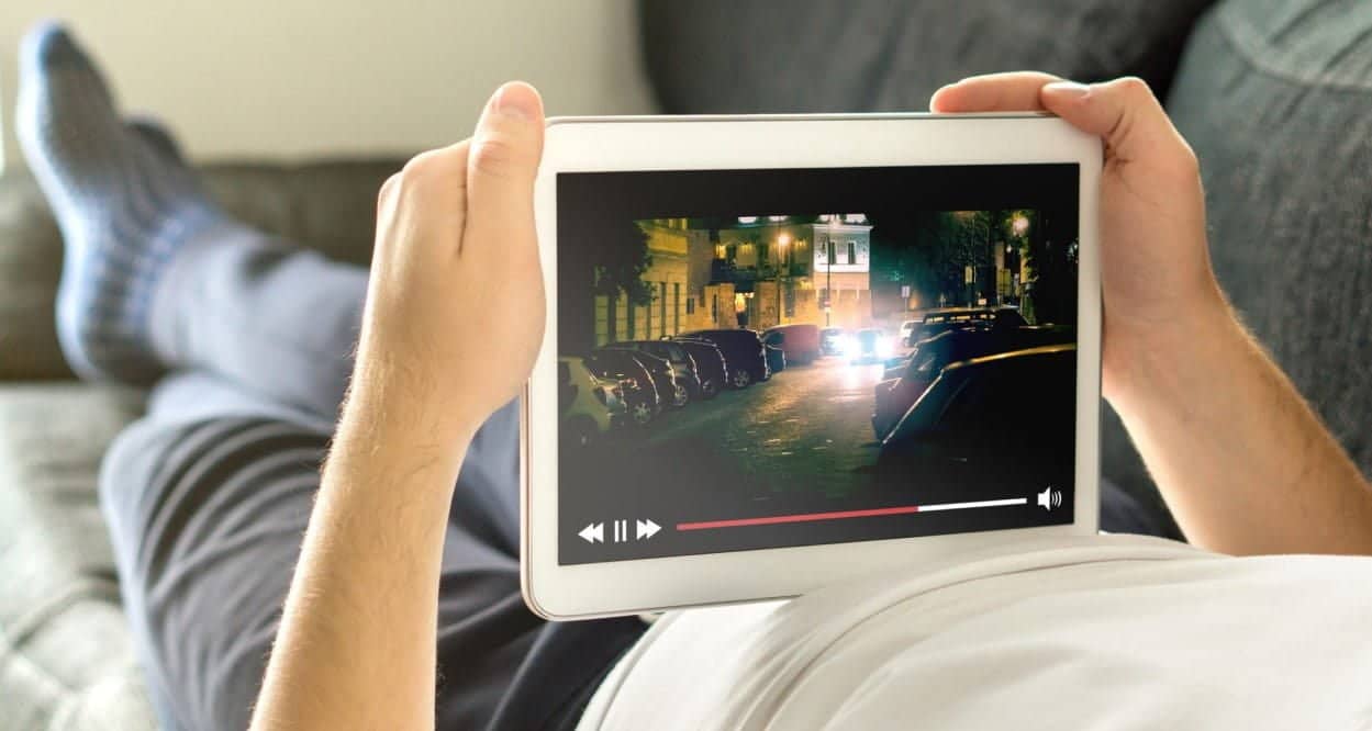 صورة لـ كيفية مشاهدة YouTube مع أصدقائك في الوقت الفعلي على سطح المكتب والهاتف | Tablet_TV_e1514910827857-yVSLvRfs-DzTechs