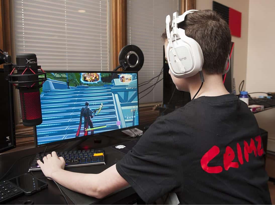 صورة لـ أفضل تطبيقات الدردشة الصوتية المجانية للتواصل أثناء اللعب | bigstock_technology_gaming_entertainm_125893763_1-2vASkTfs-DzTechs