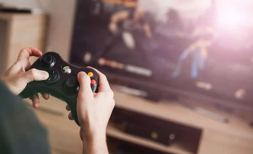 صورة لـ إصابات واقعية أثناء ممارسة ألعاب الفيديو وكيفية تجنبها | dealing_w_gamers_thumb_ar_125_cr-7LVefTfs-DzTechs