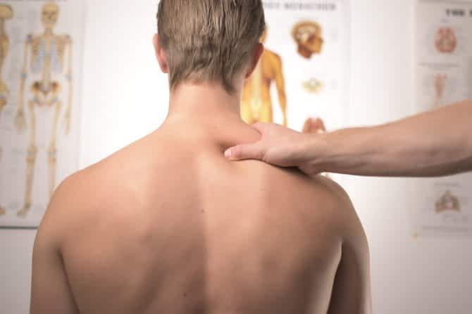 صورة لـ إصابات واقعية أثناء ممارسة ألعاب الفيديو وكيفية تجنبها | neck-453efTfs-DzTechs