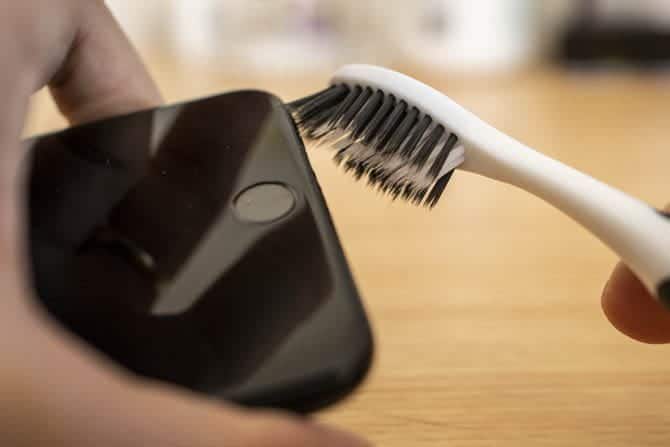 صورة لـ كيفية تنظيف الـ iPhone المُتسخ: دليل خطوة بخطوة | DSC01518-H5KI4Ufs-DzTechs