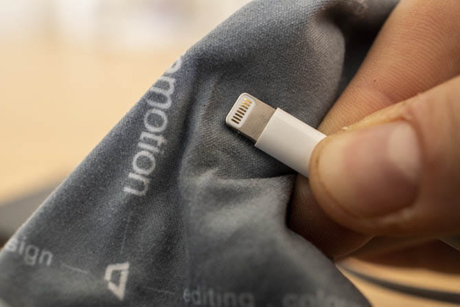 صورة لـ كيفية تنظيف الـ iPhone المُتسخ: دليل خطوة بخطوة | DSC01522-LDKI4Ufs-DzTechs