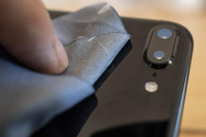 صورة لـ كيفية تنظيف الـ iPhone المُتسخ: دليل خطوة بخطوة | DSC01526-vKKI4Ufs-DzTechs