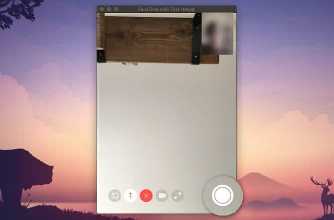 صورة لـ كيفية التقاط Live Photo في FaceTime والوصول إليها بعد إلتقاطها | FaceTime_Live_Photo_shutter_button_on_a_Mac-N1nGtUfs-DzTechs