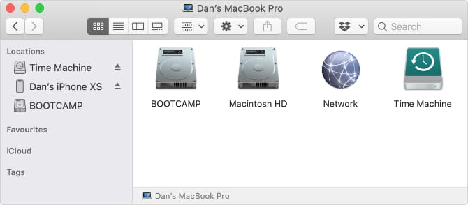 صورة لـ أفضل الطرق لفرض إيقاف أو إعادة تشغيل الـ Mac لا يستجيب | Finder_window_showing_external_storage_in_the_sidebar-fcDsTTfs-DzTechs
