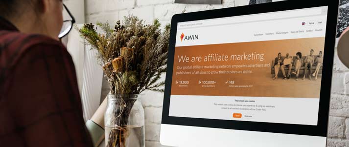 صورة لـ 20 طريقة لكسب المال من موقعك على الويب | Woman-imac-awin-website-affiliate-marketing-DzTechs