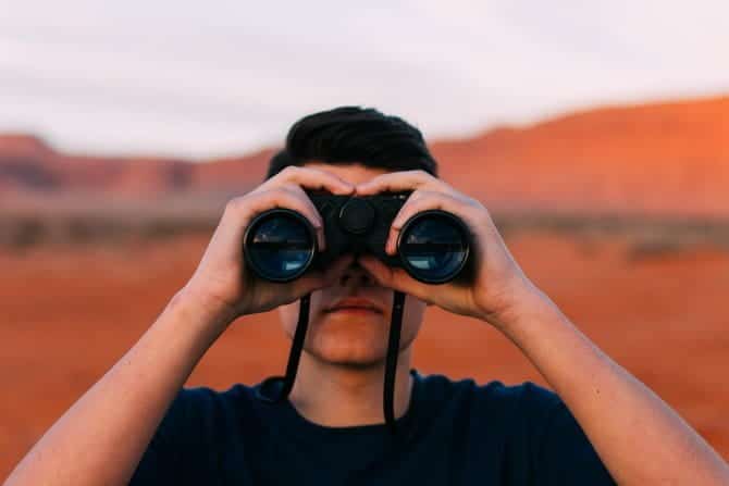 صورة لـ المهارات الحياتية التي يمكن لألعاب الفيديو أن تعلمك إياها | binoculars-mcda0Tfs-DzTechs
